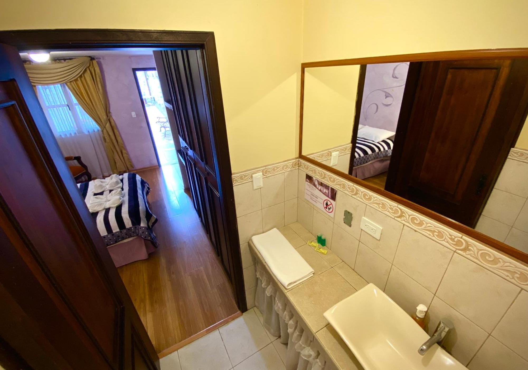 Latacunga Hostel Екстериор снимка